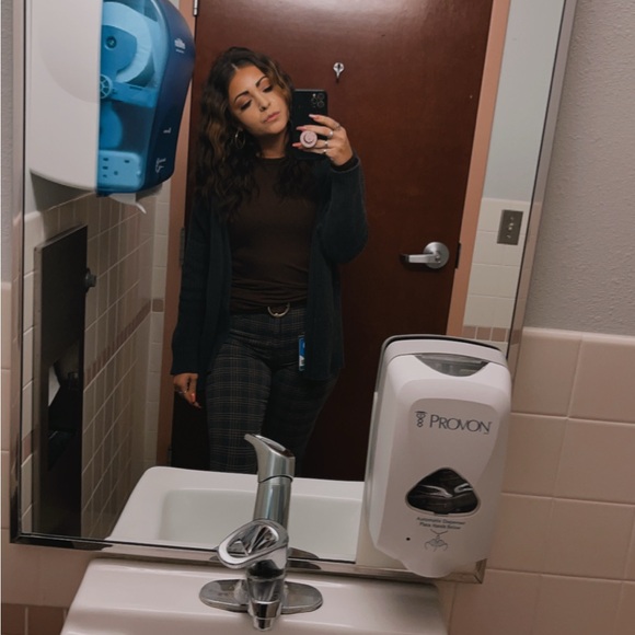 Meet your Posher, Josie - Picture 3 of 5